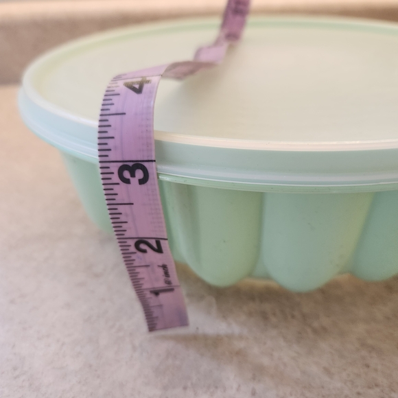 Vintage Tupperware Green Gelatin Mold, Great Used Condition - Picture 6 of 7